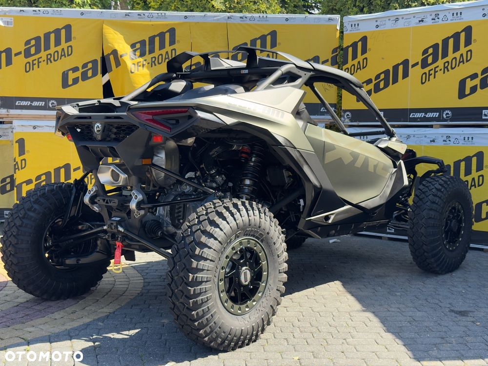 Can-Am Maverick - 4