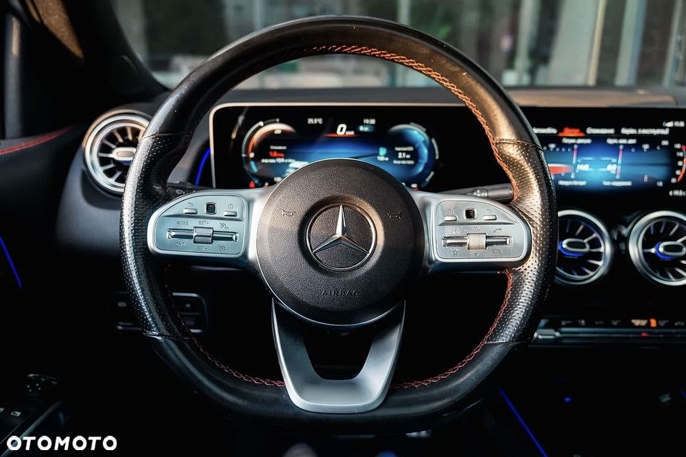 Mercedes-Benz GLB 250 4-Matic AMG Line 8G-DCT - 19