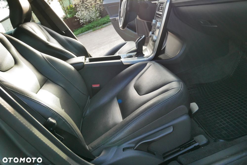 Volvo V60 D4 Geartronic Momentum - 13