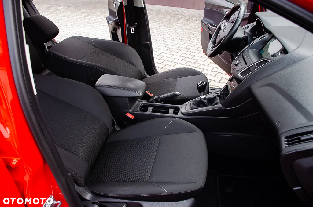 Ford Focus 1.5 EcoBlue Start-Stopp-System TITANIUM - 31