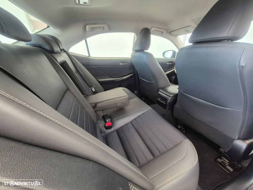 Lexus IS 300H Sport Edition - 26