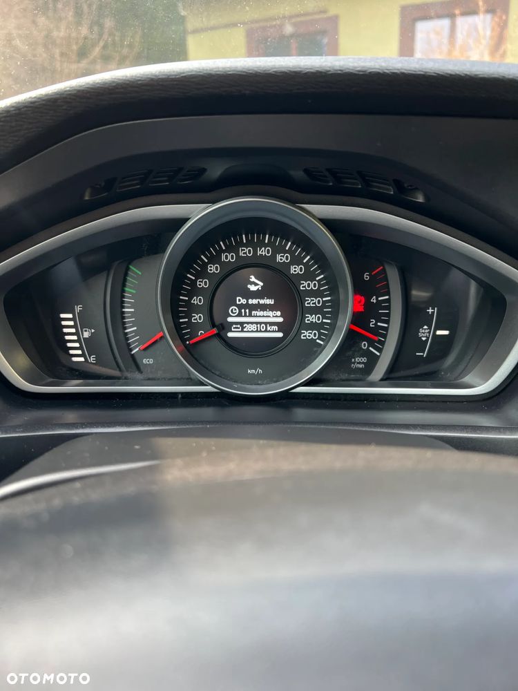 Volvo V40 D2 Drive-E Momentum - 13