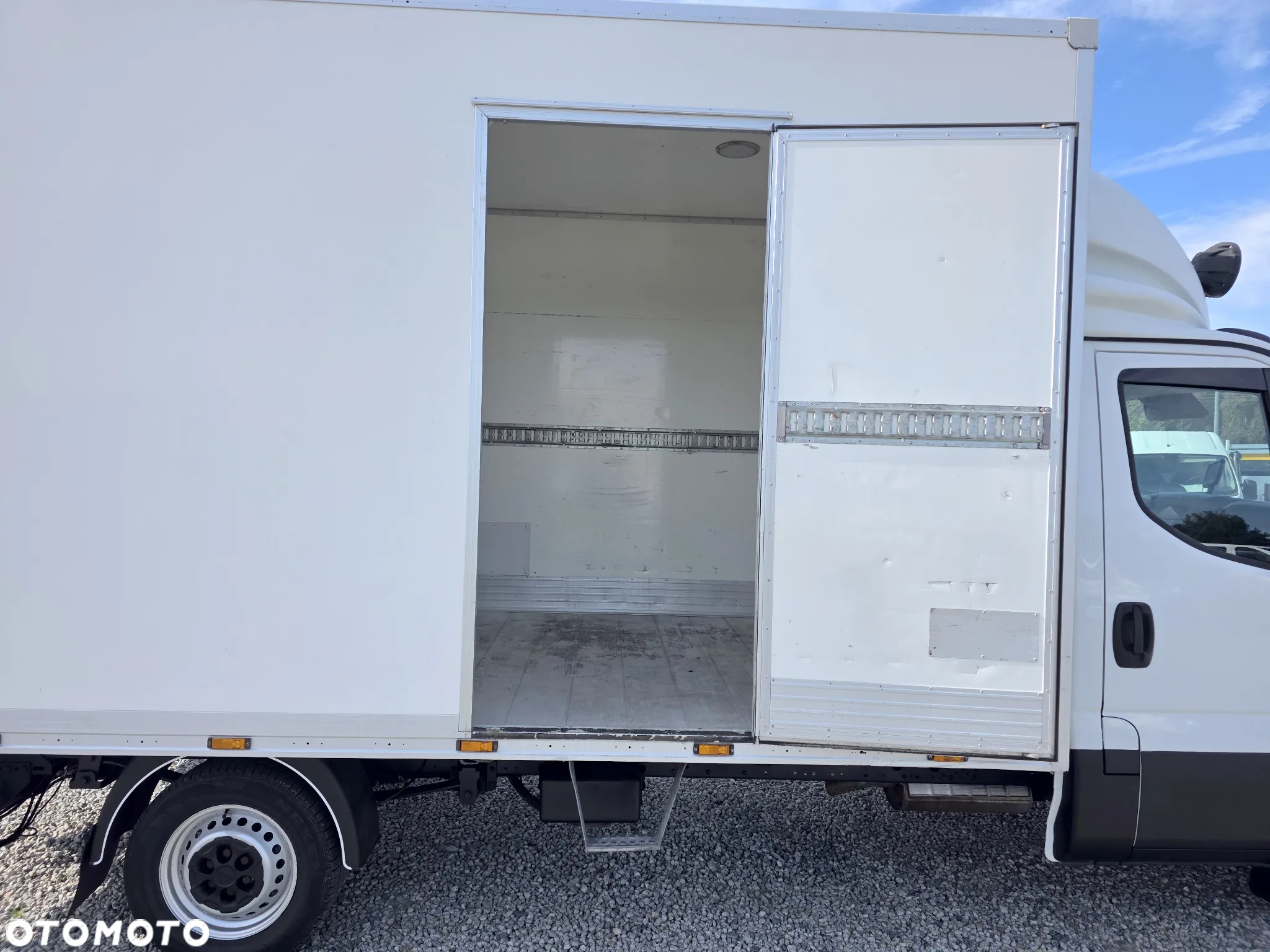 Iveco 35-170 3,0 HPI 170 KONNY KONTENER 4,2M WINDA KLIMA WEBASTO 8 BIEGOWY HIMATIC 4,1M ROZSTAW OSI - 23