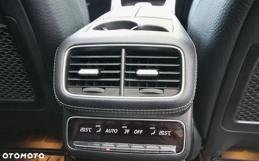 Mercedes-Benz GLS - 25