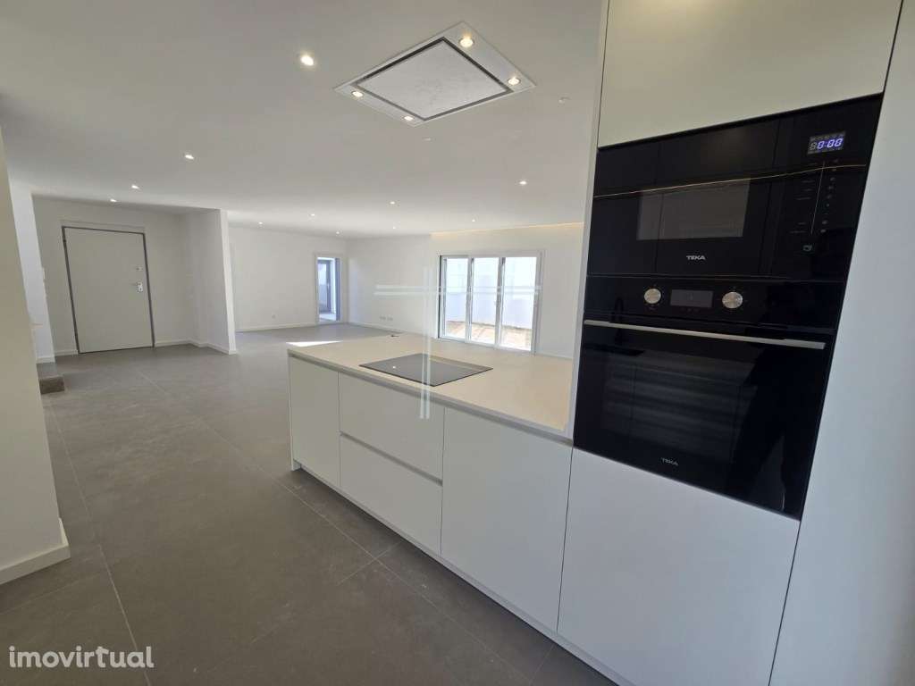 Moradia Isolada com piscina e garagem - Aroeira - Grande imagem: 3/40