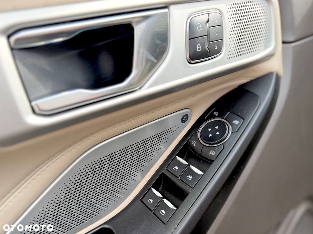 Ford Explorer EcoBoost Plug-in Hybrid ST-LINE - 35