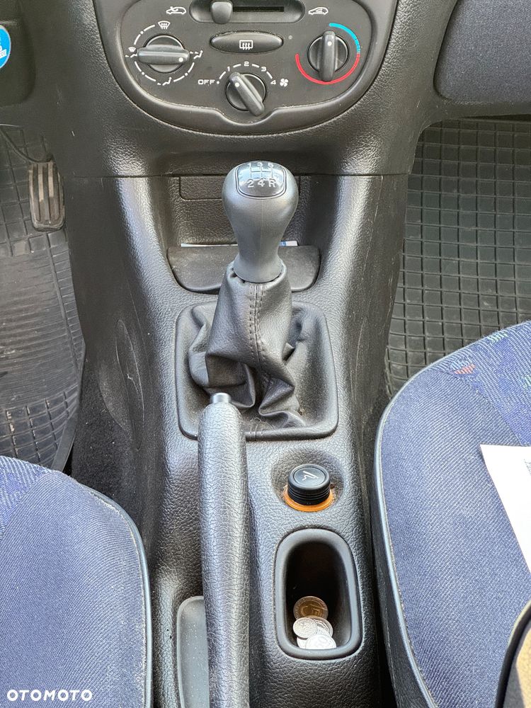 Peugeot 206 1.1 XR - 11
