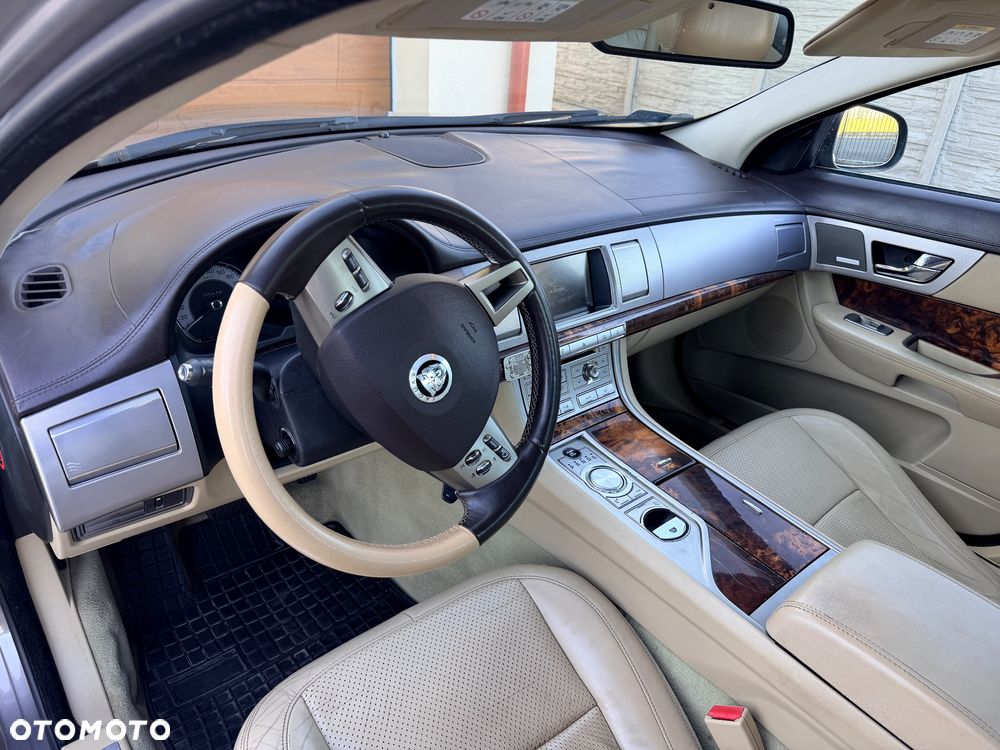 Jaguar XF 2.7 V6 Premium Luxury - 33
