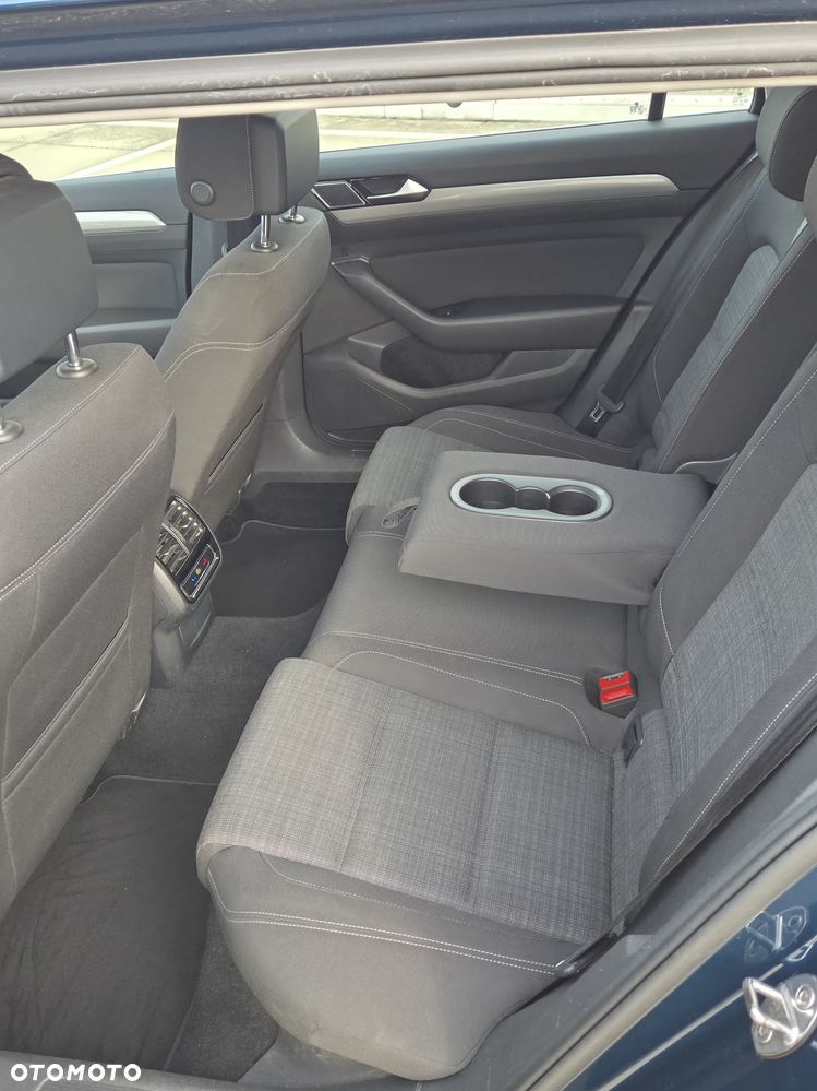 Volkswagen Passat - 13