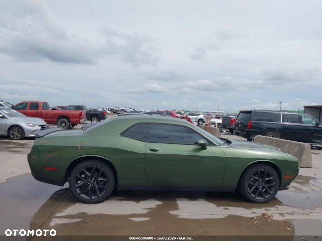 Dodge Challenger - 5