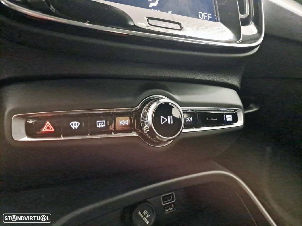 Volvo XC 40 1.5 T2 Momentum Plus Geartronic - 21