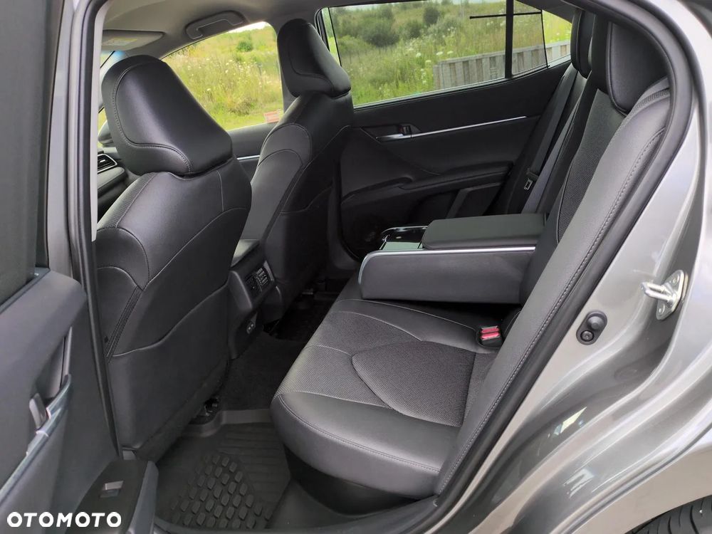 Toyota Camry 2.5 Hybrid Executive CVT - 11