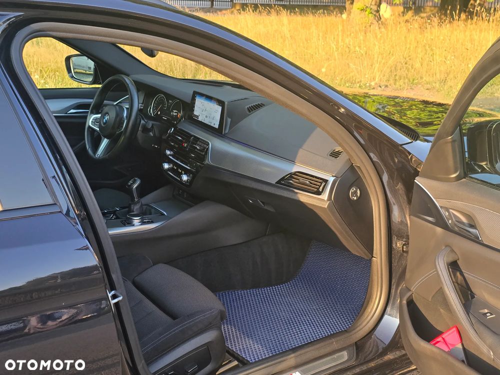 BMW Seria 5 520d M Sport - 11
