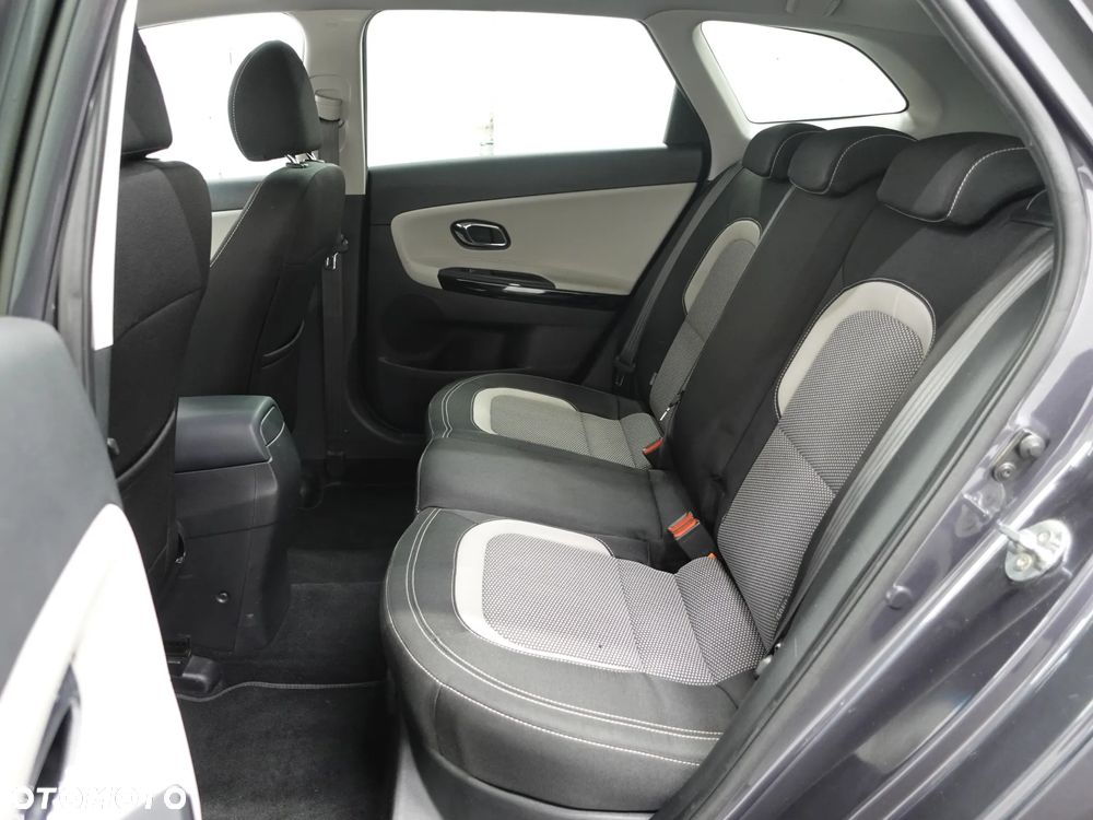Kia Ceed 1.6 CRDi 136 DCT ISG Spirit - 23