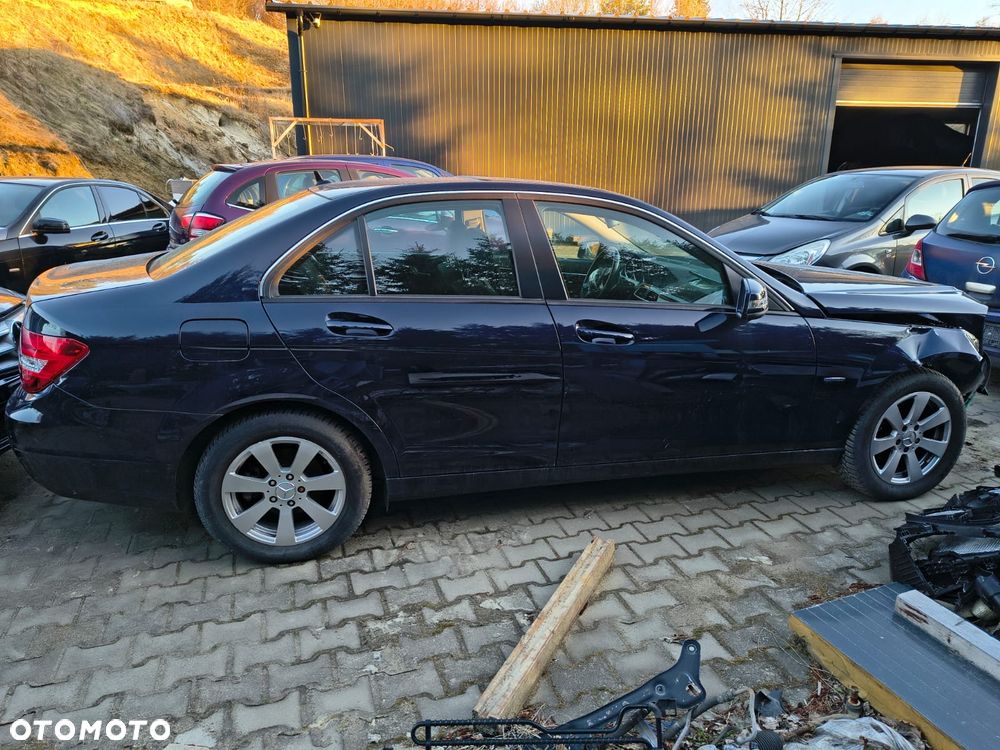 Mercedes-Benz Klasa C 180 CGI BlueEFFICIENCY - 4