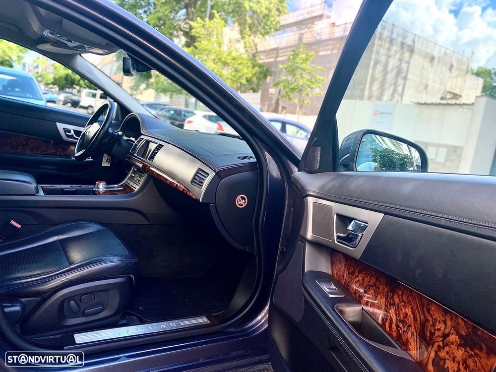 Jaguar XF 2.7 D V6 Premium Luxury - 20