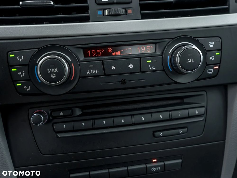 BMW Seria 3 318i Edition Exclusive - 32