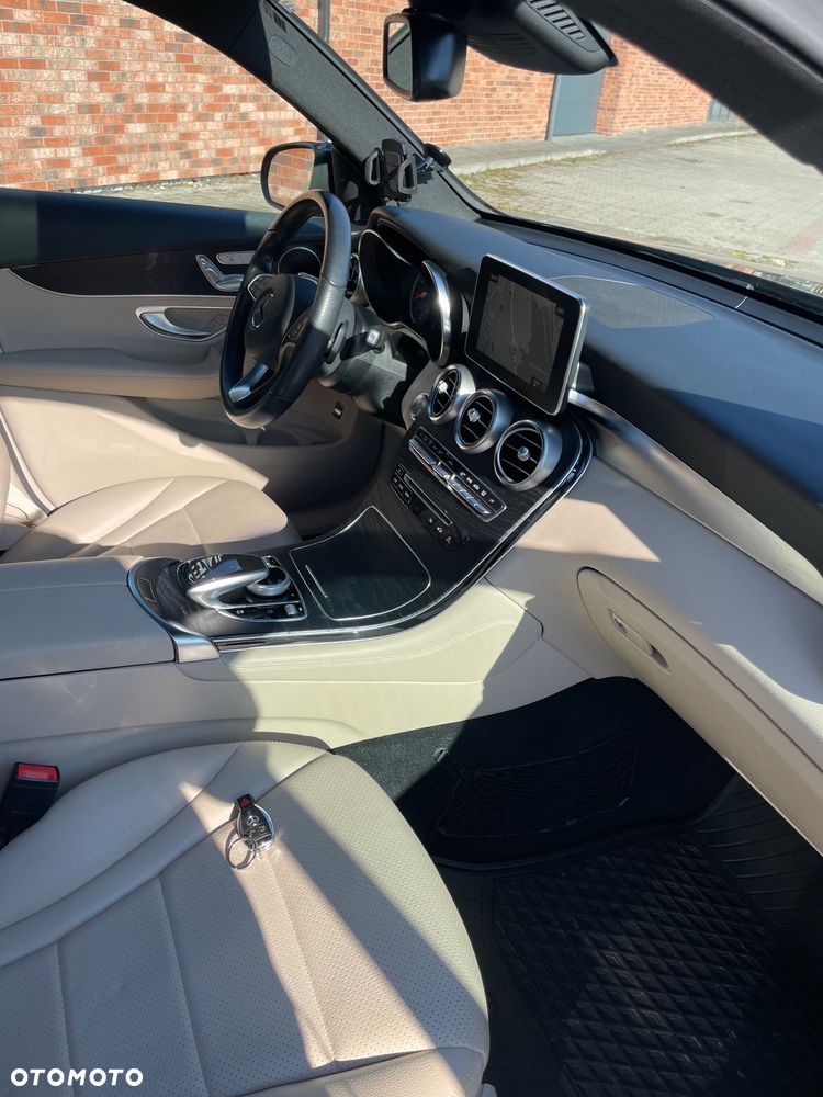 Mercedes-Benz GLC 300 4Matic 9G-TRONIC AMG Line - 14