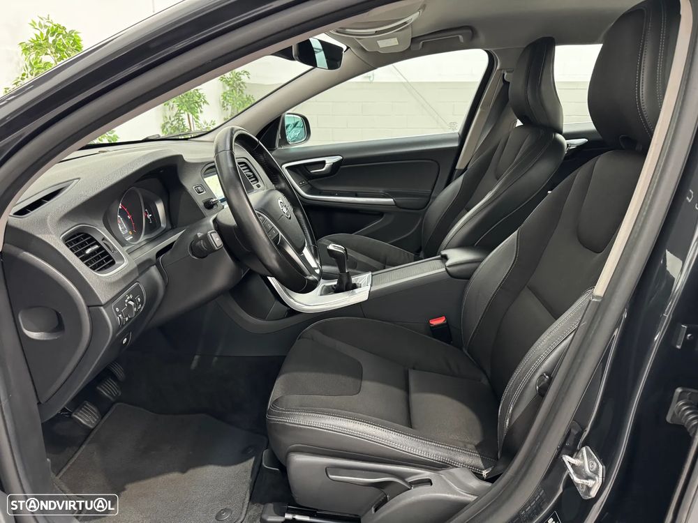 Volvo V60 2.0 D3 Momentum - 16