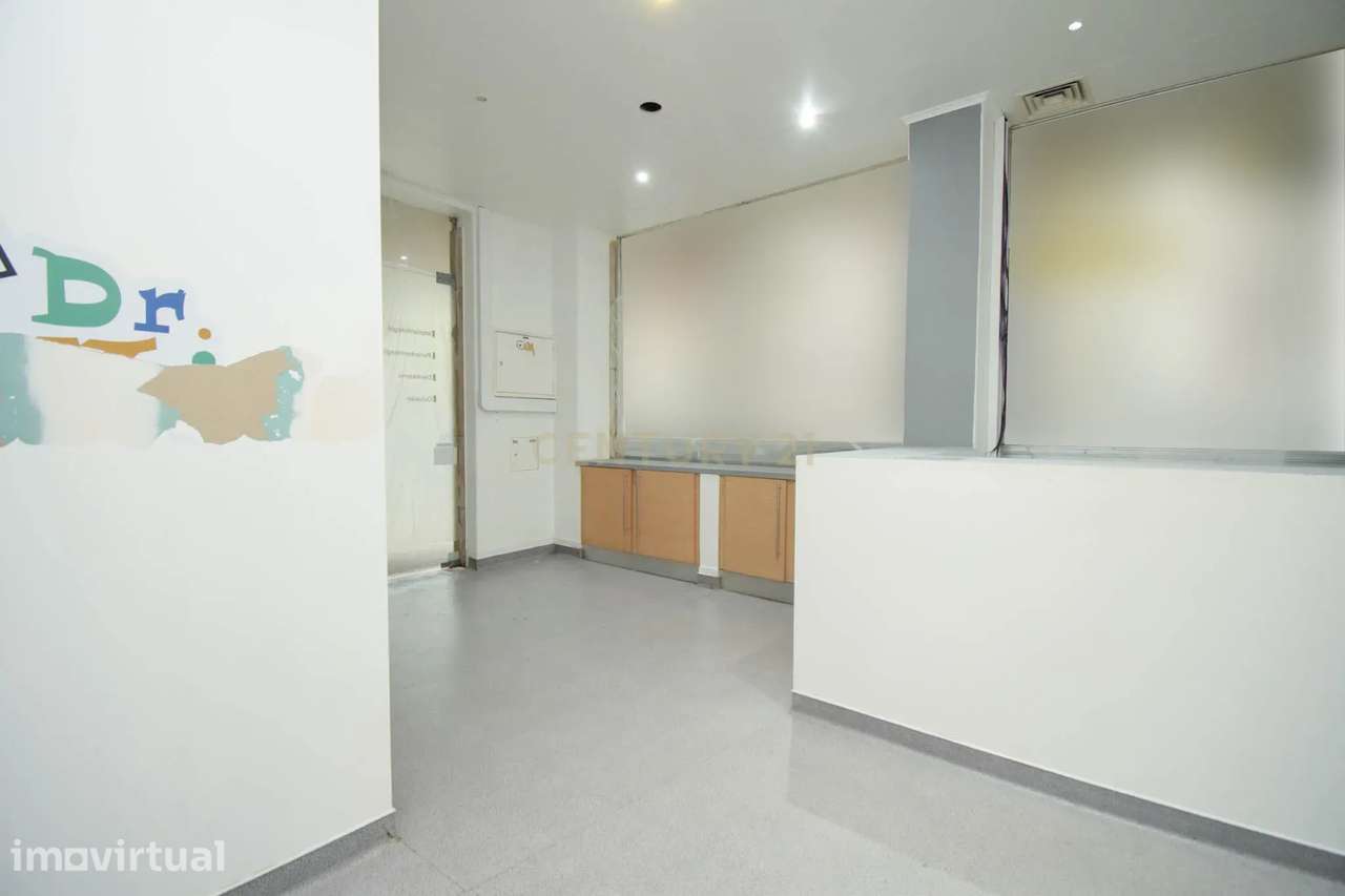 Loja para Arrendamento com 185 m² em Carnaxide — Pronta para Diversos - Grande imagem: 3/27