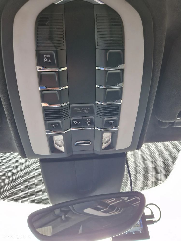 Porsche Cayenne - 18