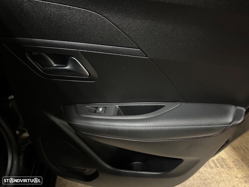 Peugeot 208 1.2 PureTech Allure EAT8 - 11