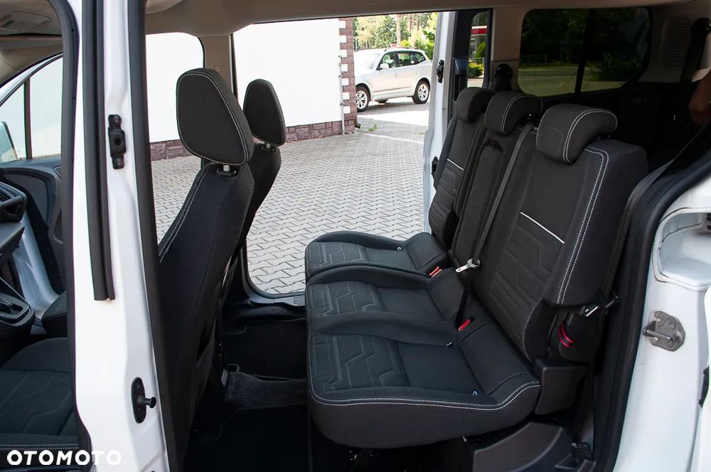 Ford Tourneo Connect Grand - 32