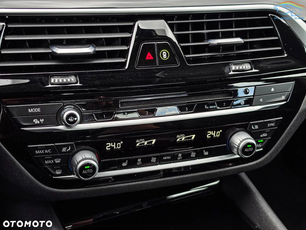 BMW Seria 5 525d Sport Line - 38