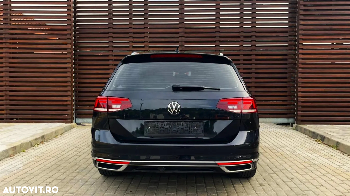 Volkswagen Passat Variant 2.0 TDI SCR DSG Elegance - 10