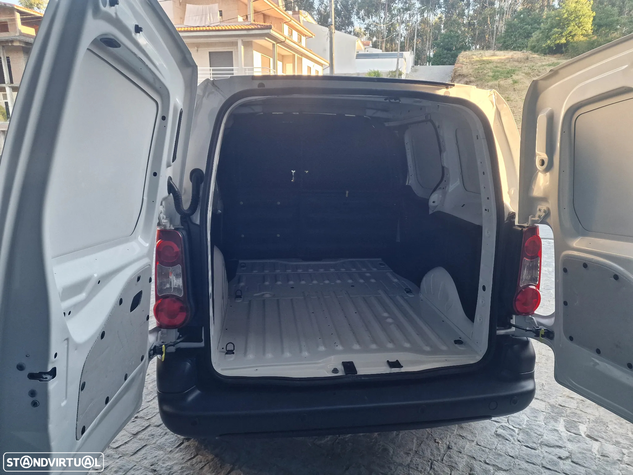 Peugeot PARTNER 1,6 HDI PREMIUM 100CV 3 LUG GPS - 11