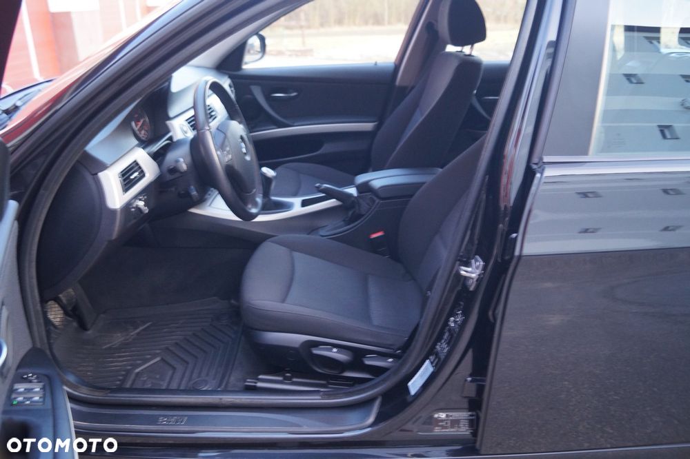 BMW Seria 3 318i Edition Exclusive - 19