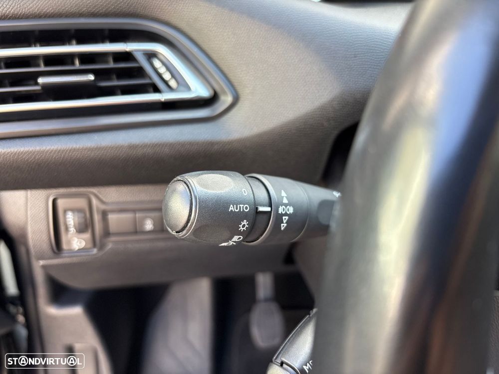 Peugeot 308 SW 1.2 PureTech Style - 14