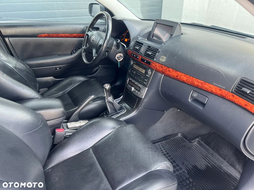 Toyota Avensis - 15