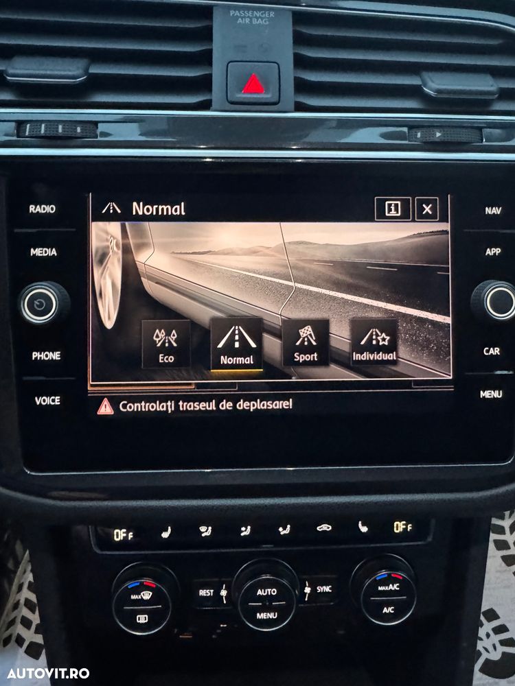 Volkswagen Tiguan 2.0 TDI SCR 4MOTION DSG R-Line - 36