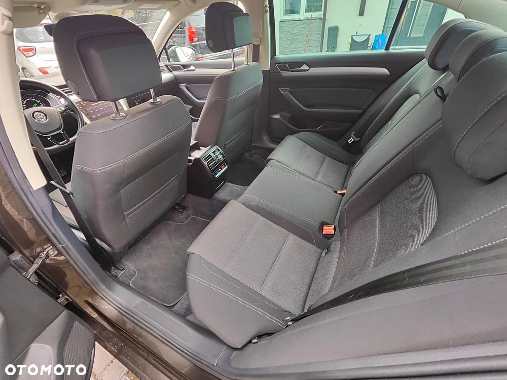 Volkswagen Passat 2.0 TDI SCR DSG Highline - 16
