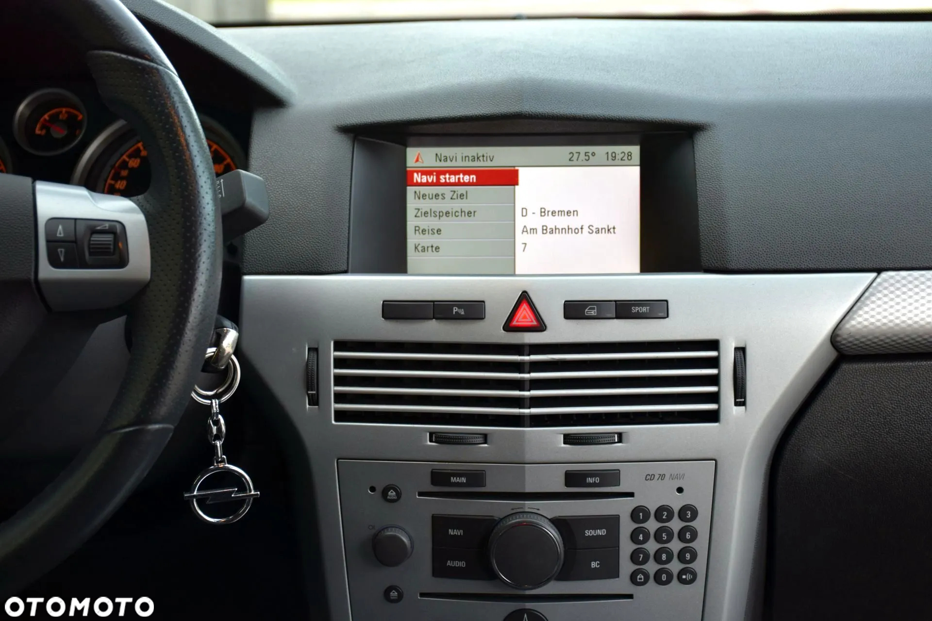 Opel Astra III GTC 1.6 Cosmo - 17