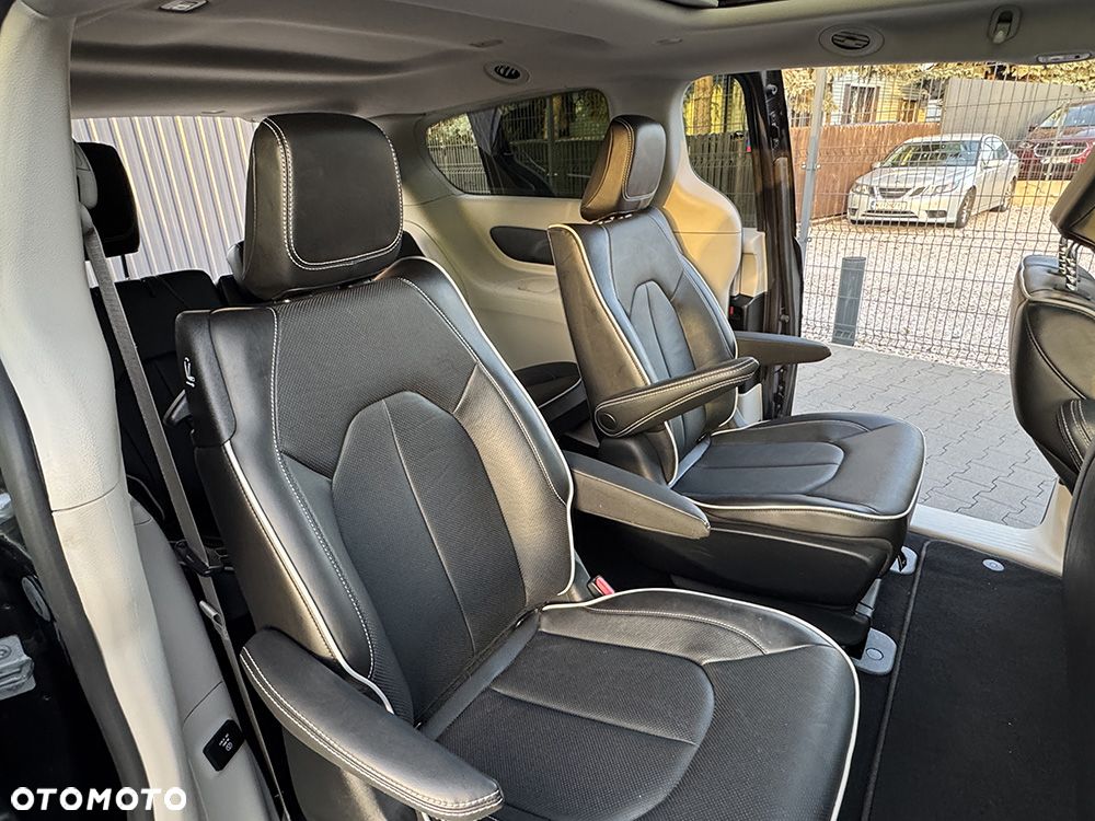 Chrysler Pacifica - 21