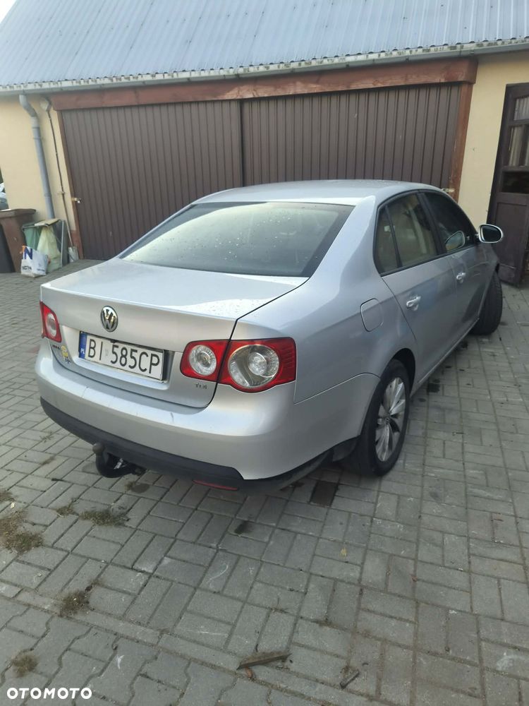 Volkswagen Jetta 1.9 TDI Comfortline - 4