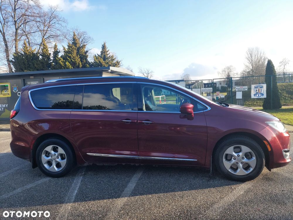 Chrysler Pacifica - 5