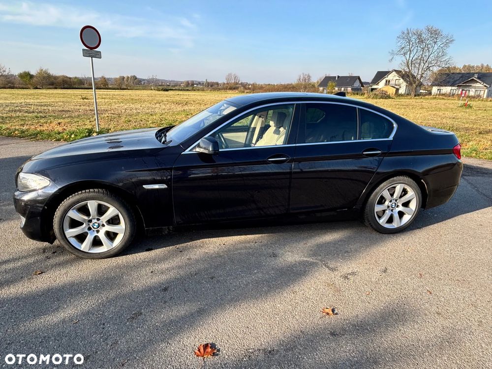BMW Seria 5 550i - 4
