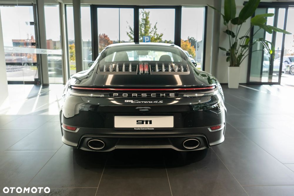 Porsche 911 Carrera 4S - 7