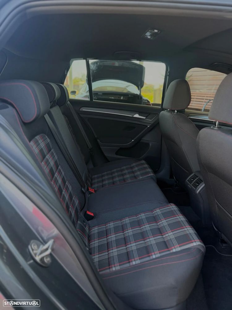 VW Golf 2.0 TSI GTI DSG Performance - 25