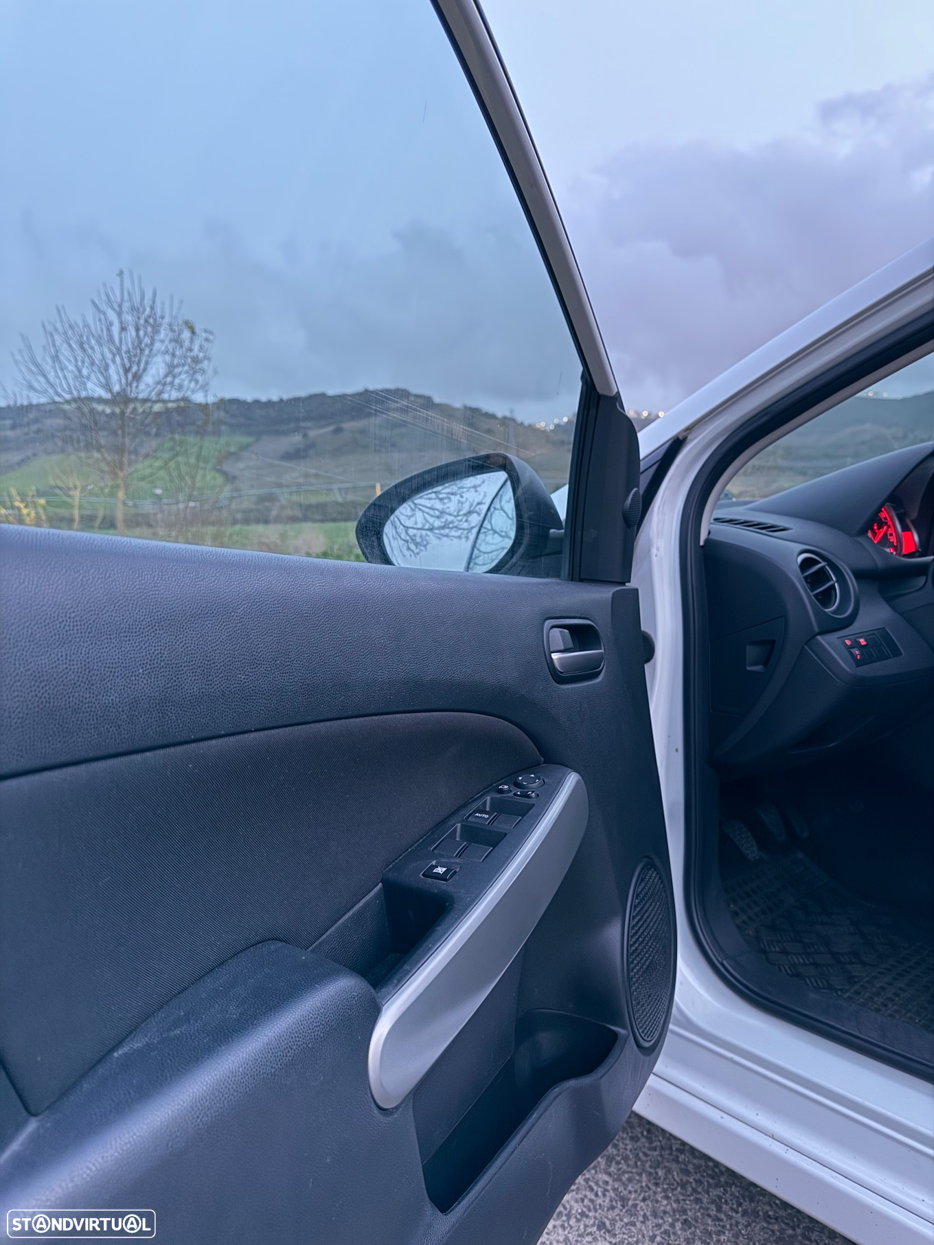 Mazda 2 1.6 MZ-CD Comfort - 4