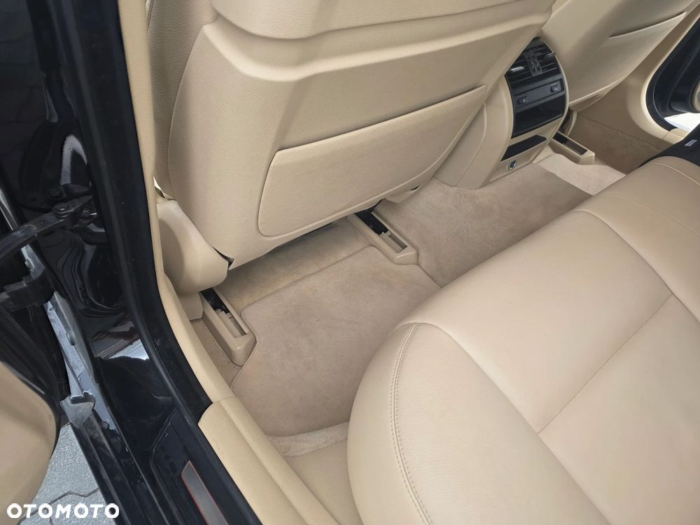 BMW Seria 5 535d xDrive - 12