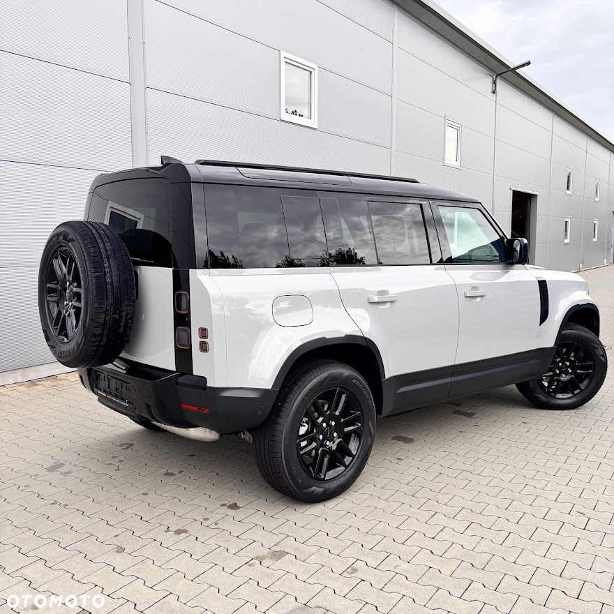 Land Rover Defender - 21