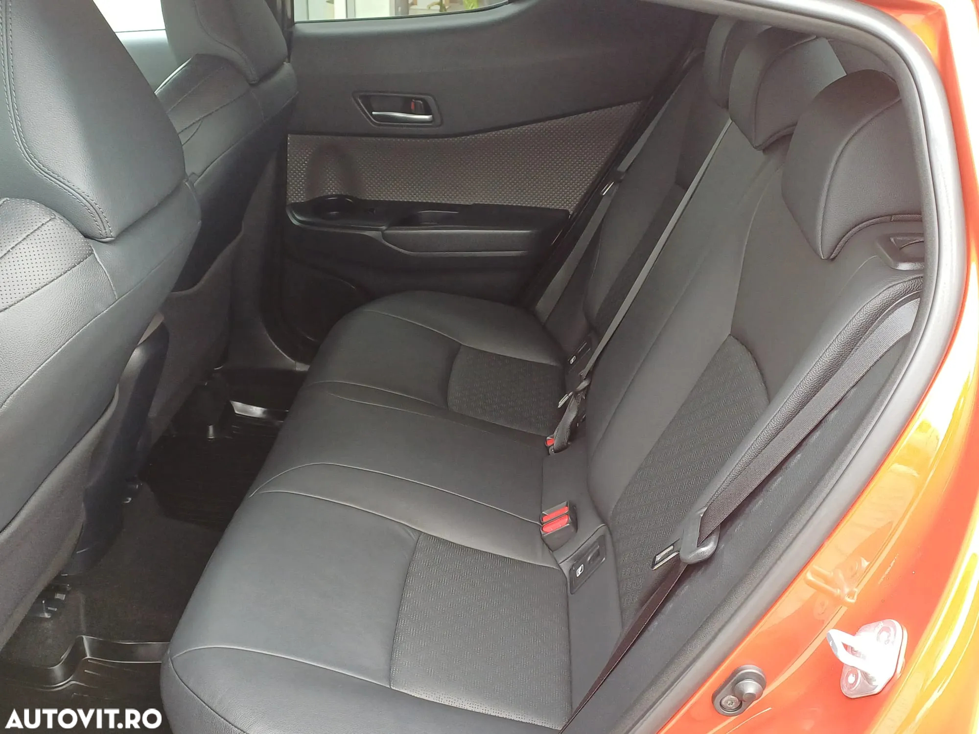 Toyota C-HR 2.0 HSD 184 CP 4x2 CVT Classy Bi-Tone - 7