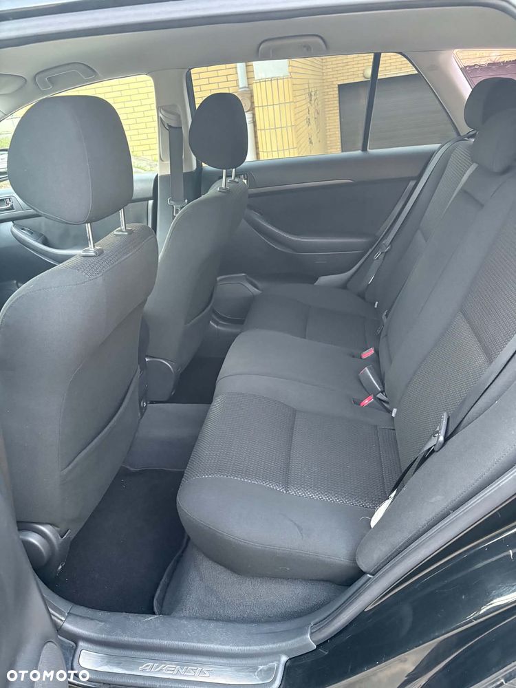 Toyota Avensis 1.8 VVT-i - 8