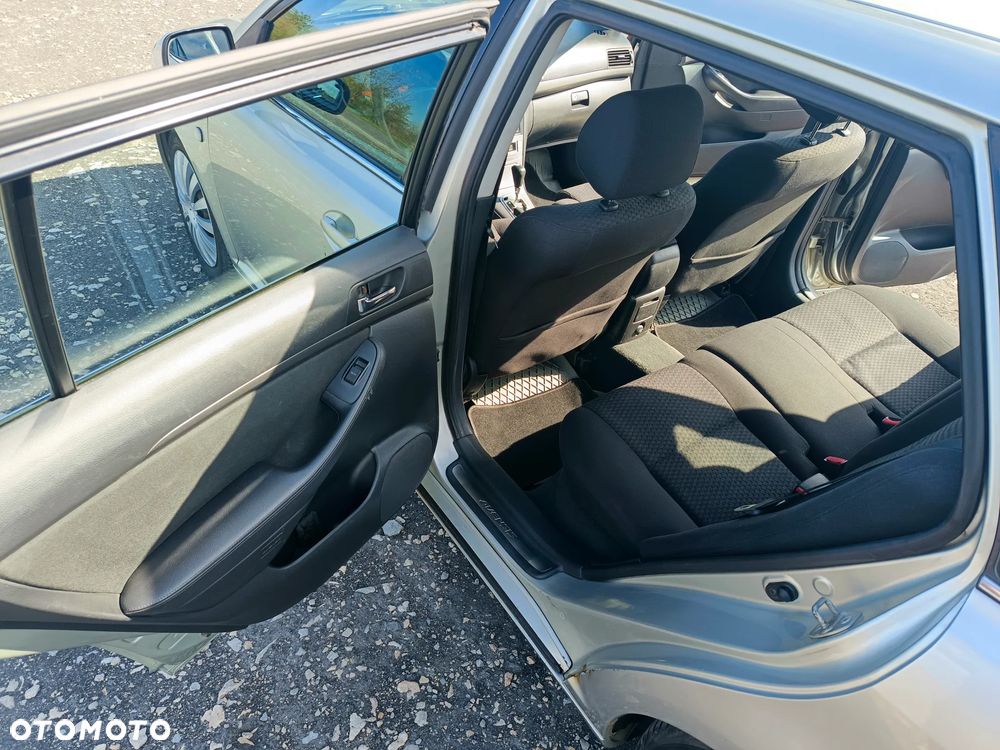 Toyota Avensis - 9
