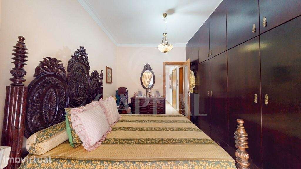 ESPAÇO RARO EXTERIOR | UM EXCELENTE T2 TODO REMODELADO NUMA DAS MELHOR - Grande imagem: 4/31