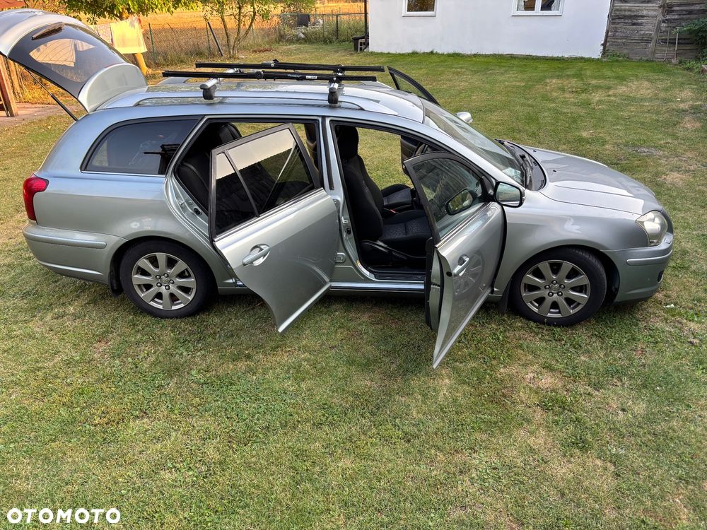 Toyota Avensis 1.8 VVT-i Sol Premium - 1